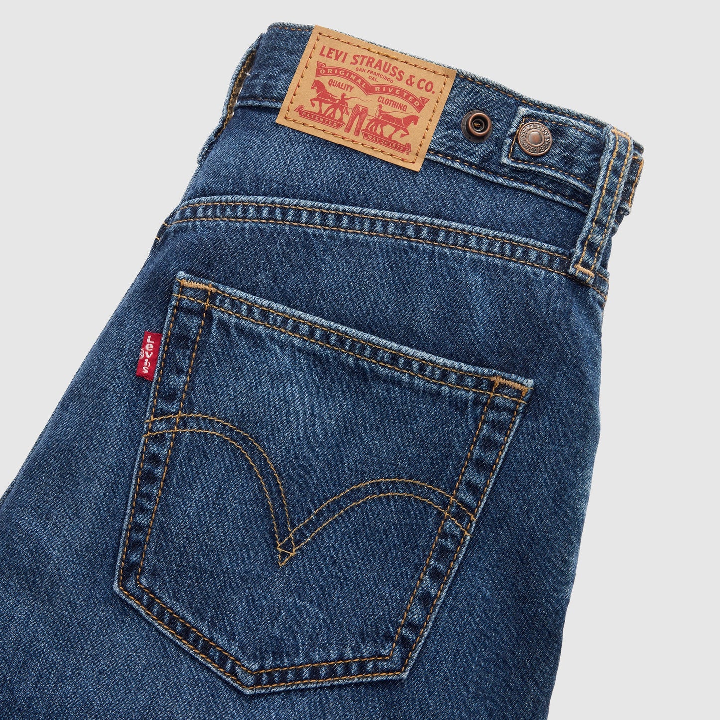 Levi's® Women's Cinch Mid-Thigh Shorts