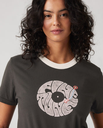 Levi's® Women's Graphic Iconic Ringer T-Shirt 4