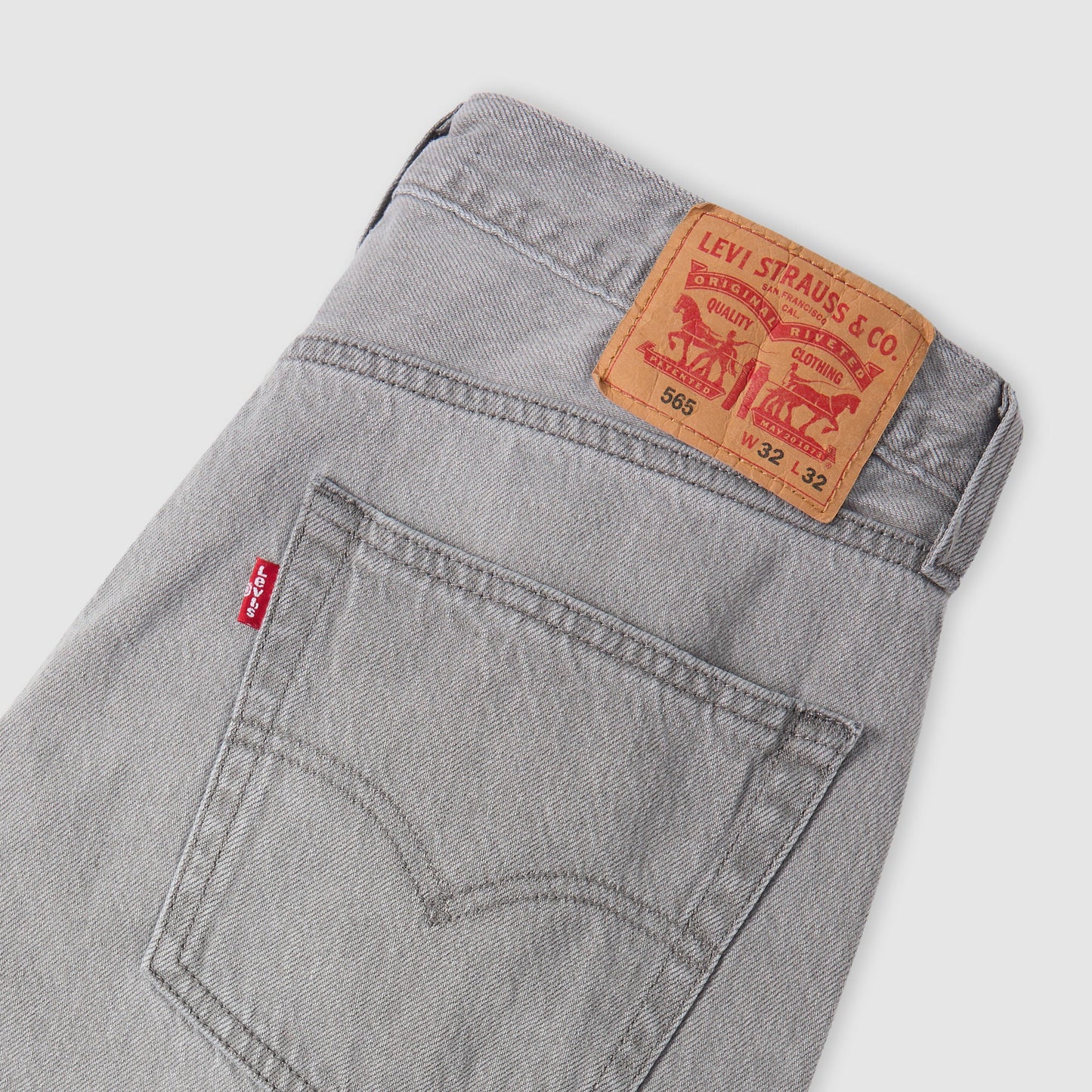 Levi’s® Men's 565™ Loose Straight Lightweight Jeans